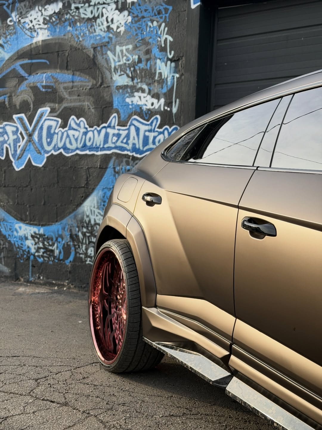 Lamborghini Urus - Side